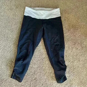 Women's Lululemon black with striped band Capri cropped Leggings size 6 euc